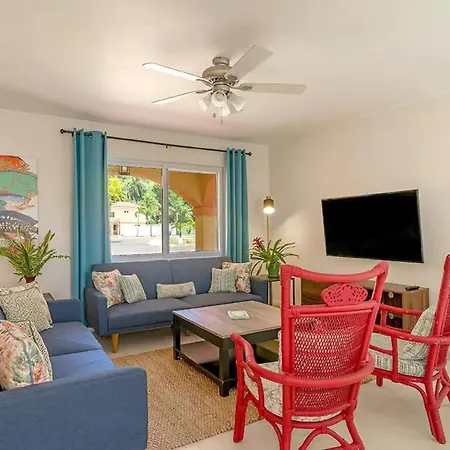 New 3-Bed On Hip Strip, Beach Access, Sleeps 8